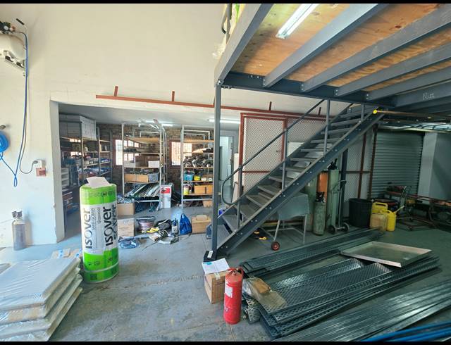 302M² WAREHOUSE FOR SALE IN KYA SANDS
